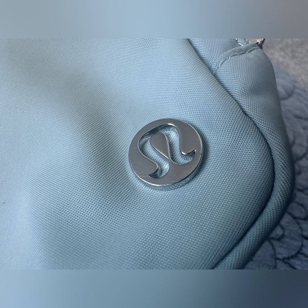EUCđź©¶Lululemon Everywhere Belt Bag 1L Jade Gray - Picture 4 of 9